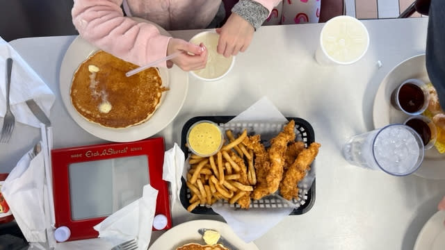 Kids eating at Oasis Diner in Plainfield, IN