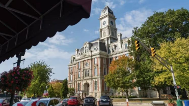 Noblesville Courthouse Square (Photo Courtesy of Visit Hamilton County)