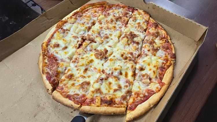 Pizza at Amo Pizza in Amo, Indiana