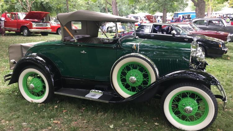 Vintage Care at Quaker Day Car Shiw