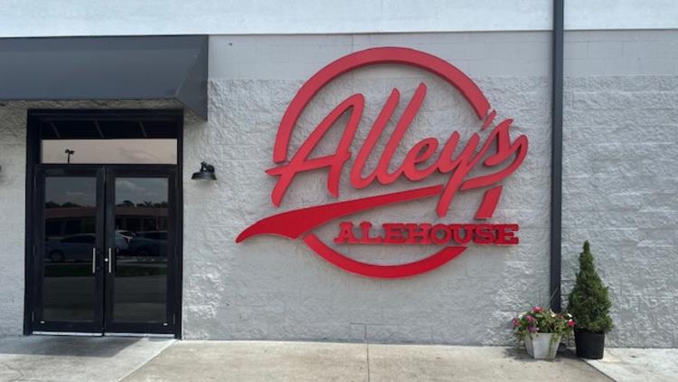 Alley's Alehouse at Pinheads in Brownsburg