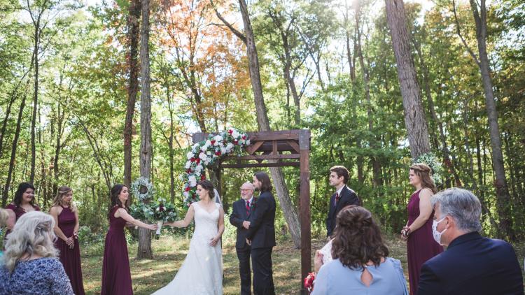 A wedding on the grounds of Memories Wedding Barn (via Mae Photography).