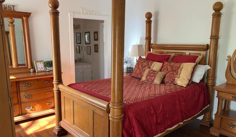 Bedroom in Cottage at Natural Valley Ranch in Brownsburg
