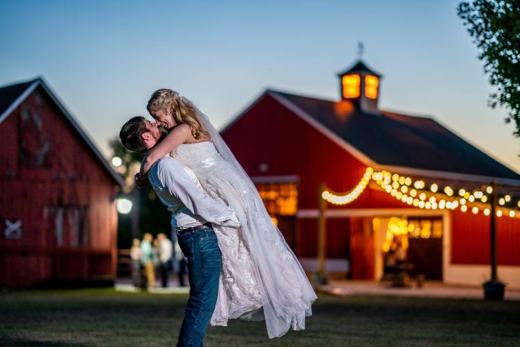 Ash & Oak Weddings in Avon (Courtesy of Nate Crouch Photography)