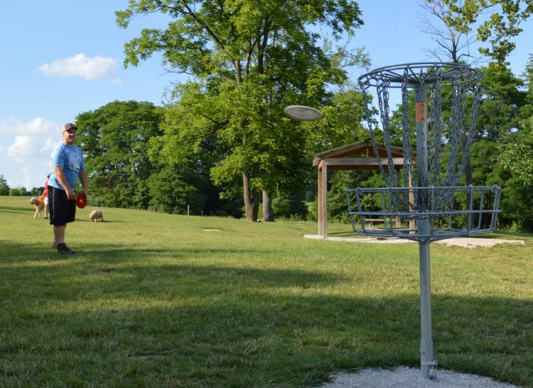 Disc golf at Avon Town Hall Park