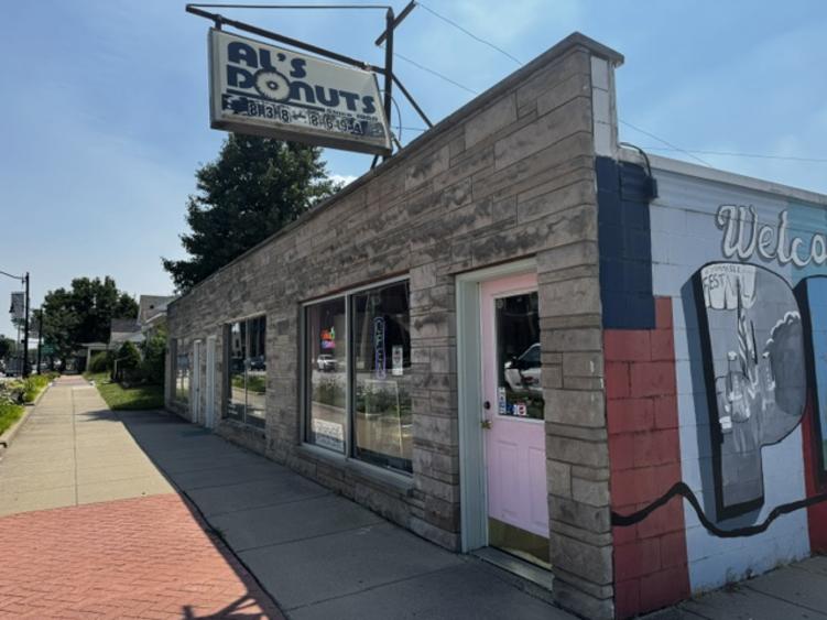 Al's Donuts on Main Street in Plainfield, IN