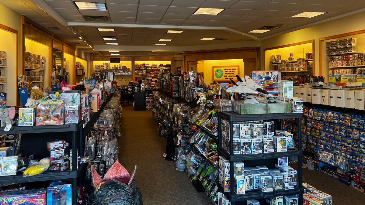 Entrance to D's Vintage Toys & Collectibles in the Shops & Perry Crossing in Plainfield