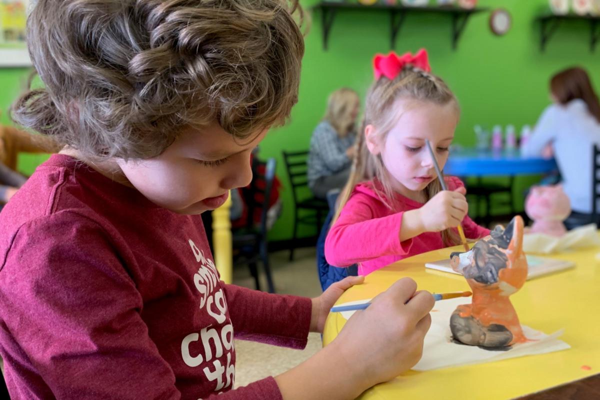 uPaint Pottery Studio children painting