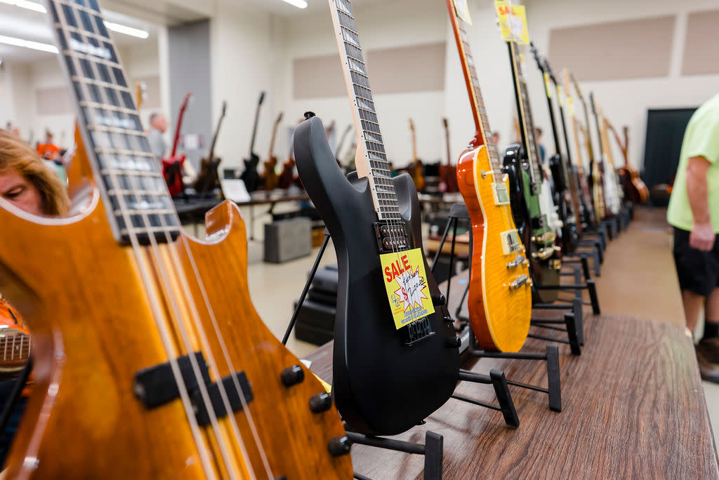 Guitar shows near me online