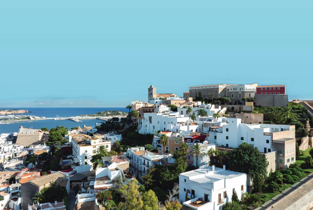 Muralhas e cidade de Dalt Vila em Eivissa