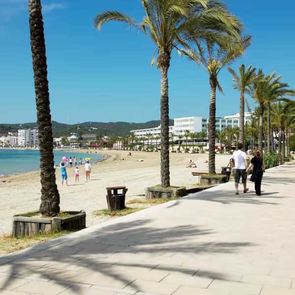 Praia de s'Arenal, em Sant Antoni de Portmany