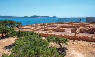Bateria militar de Sa Caleta. Canhões da Segunda Guerra Mundial em Ibiza