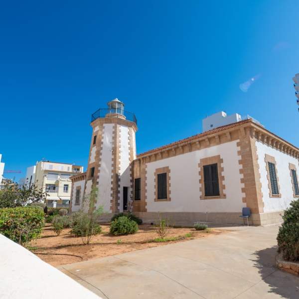 Faro de Ses Coves Blanques