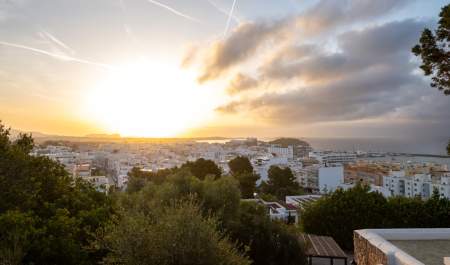 Momento do pôr do sol em Puig de Missa.