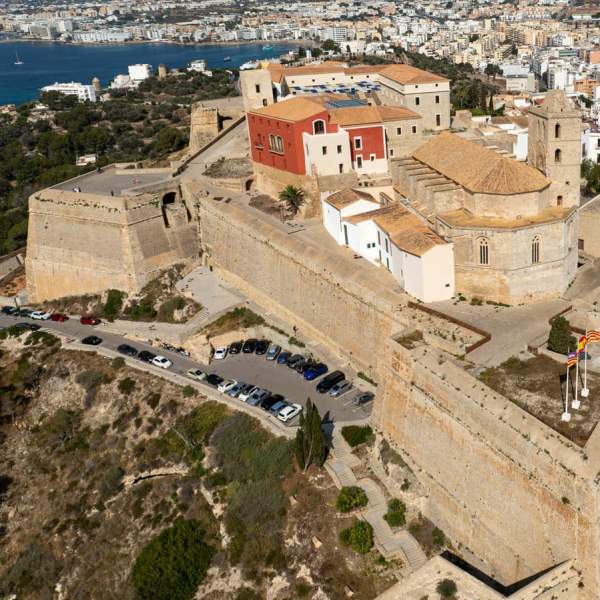 Vista aérea de la Ciudad Amurallada de Dalt Vila, patrimonio UNESCO, con la catedral de Ibiza.
