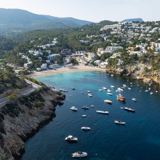 Ibizas Strände: Buchten, kristallklares Wasser und einzigartige Landschaften