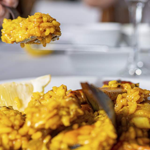 Die Gastronomie Ibizas: mediterrane Tradition und lokale Produkte