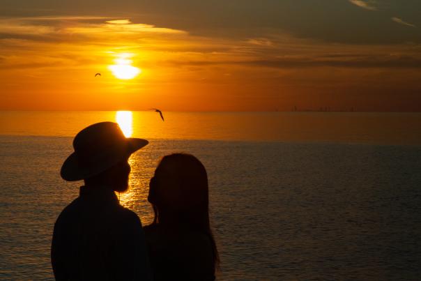 couple_on_beach-sunset