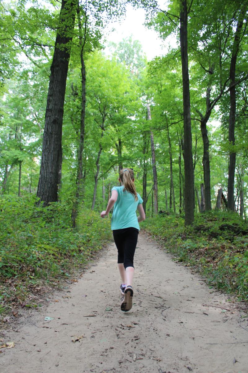 Discovery Trail Trail 2/10 - Running down the trail