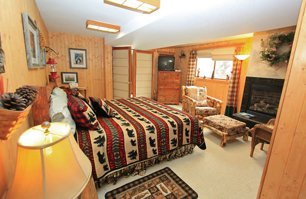 DTN - STL - At Home in the Woods Bed and Breakfast