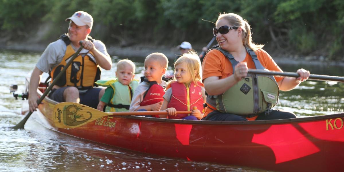 Family in a canoe on the Kankakee river