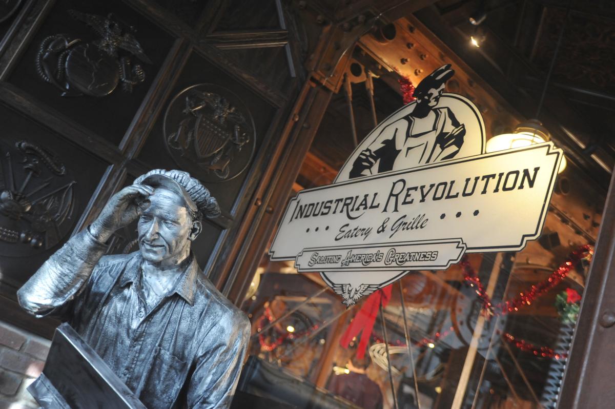 Industrial_Revolution_restaurant_near_indiana_dunes_58016_csbbt8