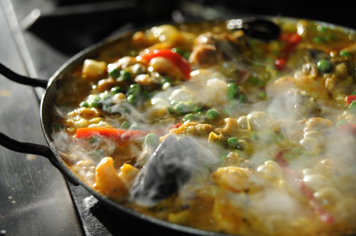 Dining Paella