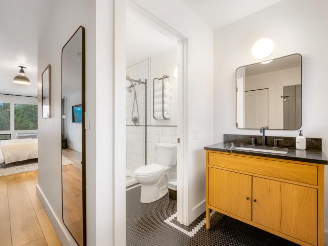 Green Studio Bathoom