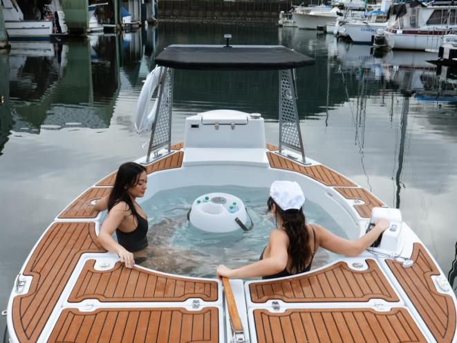 Hot tub boat