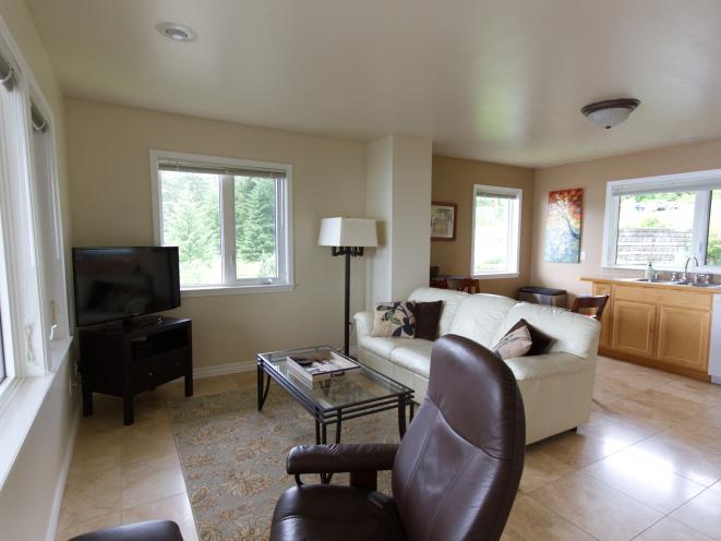 AKNS Suite living room.