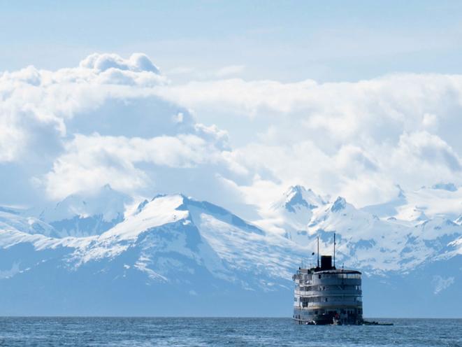 UnCruise Boat w/mountains