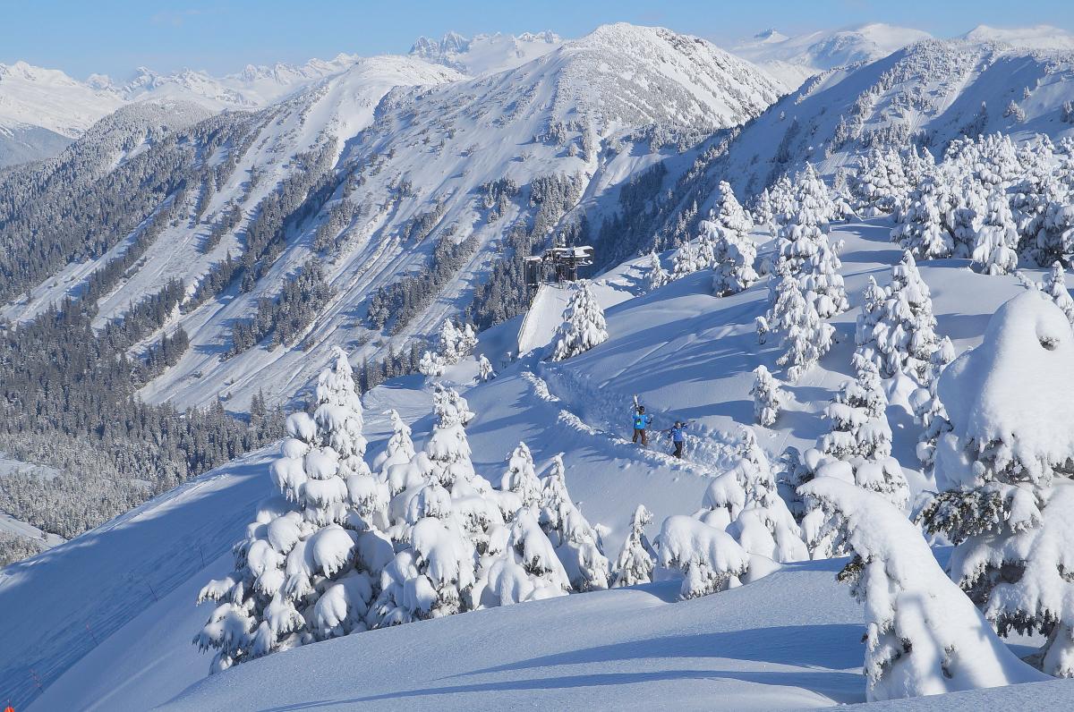 スキー Snow For a different view of the North Cascades in winter, try