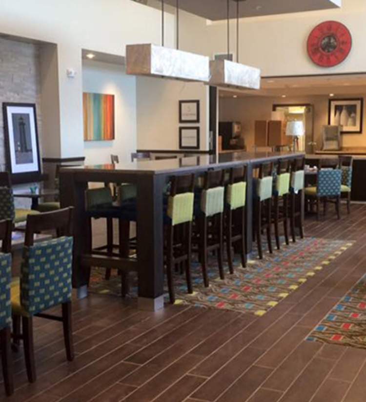 Hampton - Breakfast Lobby