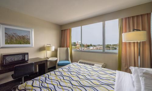 best weekend packages near Dubuque, Kenosha lodging, Lake Michigan getaway