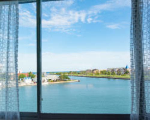 Lake Michigan hotels near Chicago, Kenosha hotels, Wisconsin lakefront lodging