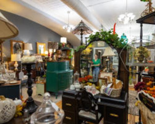 downtown shopping getaways near Dubuque, Kenosha shopping, Lake Michigan boutiques
