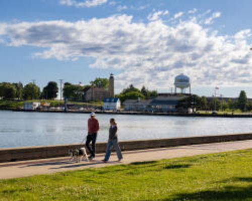 lakefront towns near Chicago, Lake Michigan vacations, Kenosha harbor town