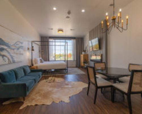 lakefront vacation packages near Dubuque, Lake Michigan vacations, Kenosha hotels