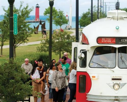 no car weekend trips near Chicago, Metra travel getaway, walkable lakefront town