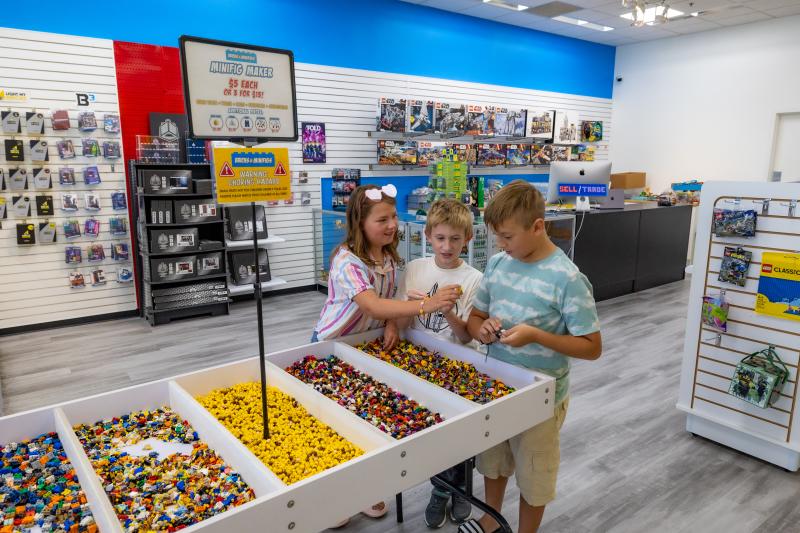 Bricks & Minifigs Kenosha