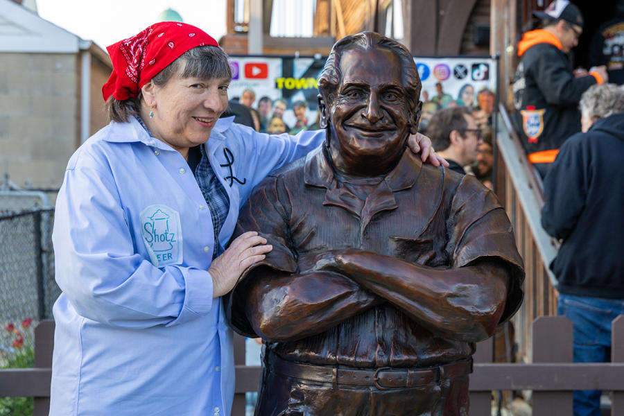 Bronze Al outside of The Port of Kenosha Beverage House