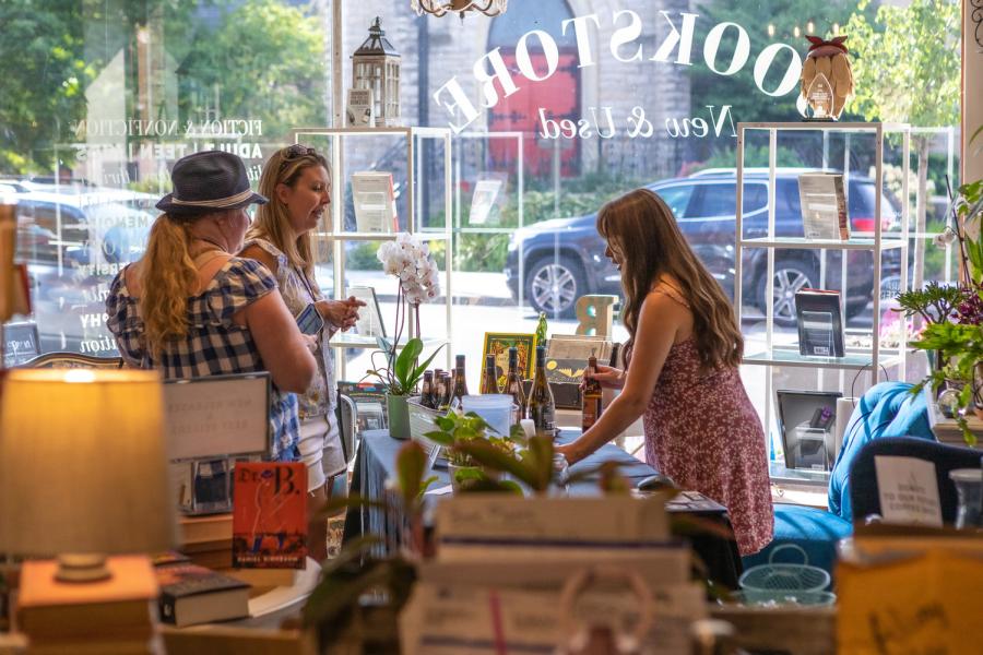 Sip & Stroll in Downtown Kenosha