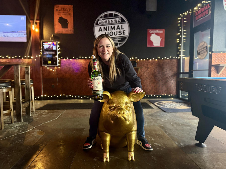 Onna at Johnny'Z Animal House