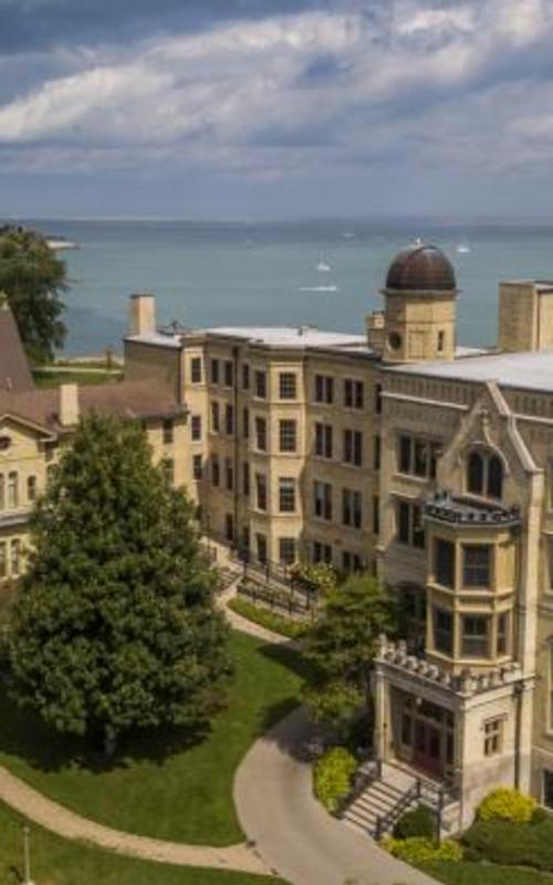 attractions on a budget near Chicago, Kenosha Lake Michigan shoreline, free Wisconsin waterfront activities