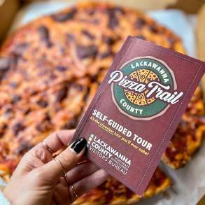 Pizza_Trail_Passport_Vince_the_Pizza_Prince_2023_Smith_01_LCVB