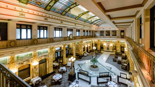 Radisson Lobby 2021