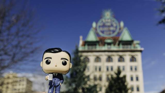 The_Office_Funko_Electric_City_Sign_Winter_Smith_01_LCVB