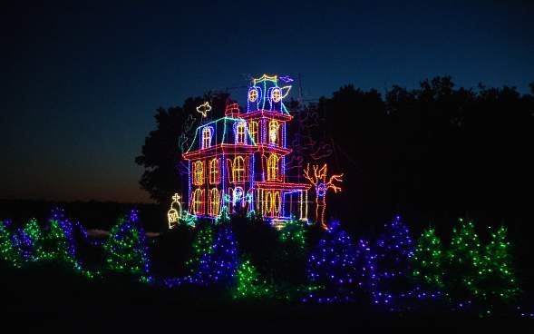 Lakeland Orchard Haunted House Light Display