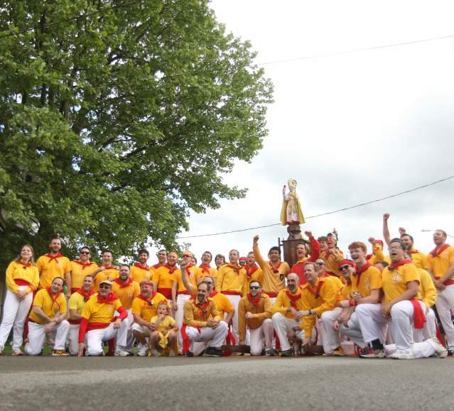 The Saint Ubaldo Team posing for a picture at the Race of the Saints in Jessup, PA