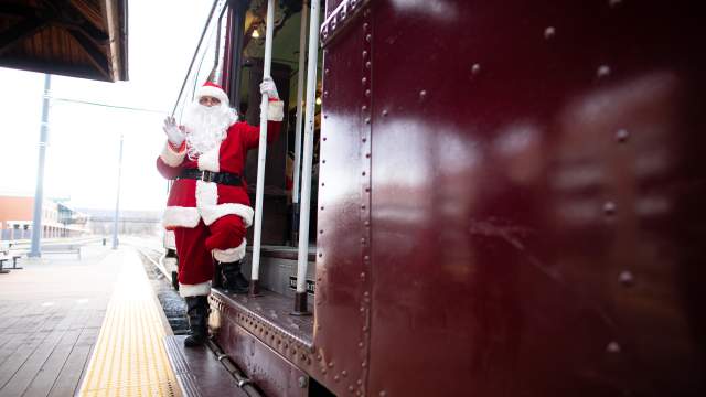 Santa_Trolley_Hiller_291_LCVB
